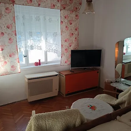 Pensjonat Tuenderkert Vendeghaz *
